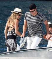 38D8819900000578_3810206_Tom_channeled_nautical_chic_coordinating_with_his_lady_love_in_a_m_128_1474998491400.341075f903464a4a053b8b946d22070d.jpg