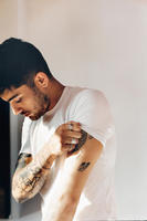 es_magazine_november_2016_zayn_malik_by_clare_shilland_04.jpg