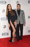 Chrissy_Teigen_John_Legend_2016_American_Music_Awards__3_.jpg