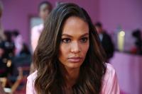 Joan_Smalls__Victorias_Secret_Fashion_Show_Backstage_2016__03.jpg