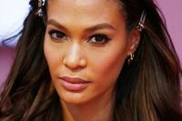 Joan_Smalls__Victorias_Secret_Fashion_Show_Backstage_2016__02.jpg