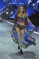 Martha_Hunt__1_.jpg