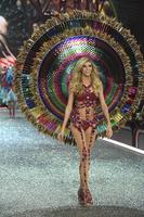 Devon_Windsor__2_.jpg