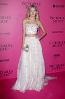 Maggie_Lane__Victorias_Secret_Fashion_Show_2016_After_Party__03.jpg
