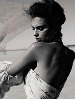 vogue_spain_february_2017_emily_ratajkowski_by_miguel_reveriego_08.jpg