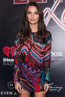 Emily_Ratajkowski_05.jpg