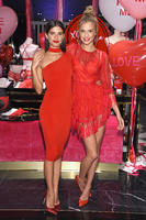 lingerie_valentines_day_2017_angels_5th_avenue_event_5_victoria_secret_hi_res.jpg