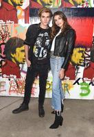 Presley_Kaia_Gerber.jpg