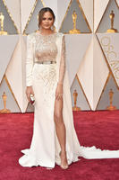 gallery_1488152782_hbz_oscars_chrissy_teigen.jpg