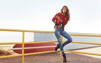 TommyxGigi_Spring_Summer_2017_Ad_Gigi_Hadid_by_Mikael_Jansson_08.jpg