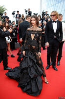 modelka_emily_ratajkowski_v_kreacii_roberto_cavalli_galeria.jpg