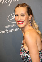 hqcelebcorner__296_.jpg
