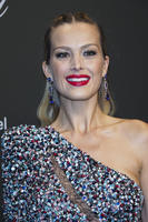 hqcelebcorner__400_.jpg