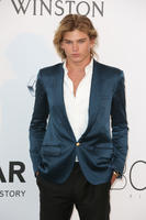 hqcelebcorner__4_.jpg