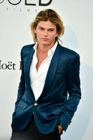 hqcelebcorner__12_.jpg