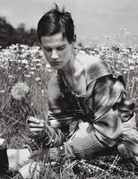 w_magazine_septemeber_2017_by_alasdair_mclellan_01.jpg