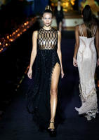 59e9fc2c5b4e2_NatashaPolyatLaPerlaSS2018Fashionshow_2_.cbb6b3c8f42d6d34db12565fe31dbf84.jpg