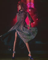Net_A_Porter_holiday_2017_ad_campaign_the_impression_07.350962d6e35b3b45c0b67fbf62242564.jpg