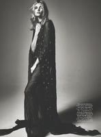 56132969_harper_s_bazaar_germany_december_2017_page_04.jpg