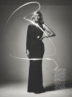 56133017_harper_s_bazaar_germany_december_2017_page_12.jpg