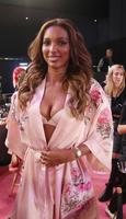 Rex_Victorias_Secret_Fashion_Show_hair_and_ma_9229362AG.d9d91c0bcc730eb318d92d59adaf38f9.jpg