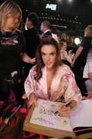Rex_Victorias_Secret_Fashion_Show_hair_and_ma_9229362H.44bdd0a6a8f08ef04a04488b301438a3.jpg
