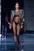sarasampaio_victoriassecretfashionshow2017_52.f0c8eccfe2f502a799f7b0f6fb98f1a5.jpg