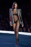 sarasampaio_victoriassecretfashionshow2017_53.b93e81239f384a3f92fa782ff162019b.jpg