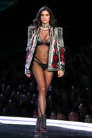 sarasampaio_victoriassecretfashionshow2017_62.7fcd0d66f03915ee807be1f4e467006b.jpg