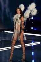 sarasampaio_victoriassecretfashionshow2017_20.8b45742b0847a62af13970cd5283b774.jpg
