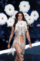 sarasampaio_victoriassecretfashionshow2017_24.039530d45e082692ee6c18e9eb254d70.jpg