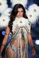 sarasampaio_victoriassecretfashionshow2017_25.40af0d8f26485a2e667a75066341471a.jpg