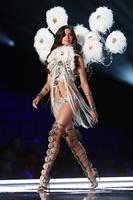 sarasampaio_victoriassecretfashionshow2017_27.9bfc1982a8587ad4f25f1f35f6082c73.jpg