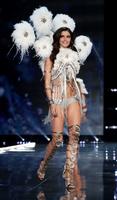 sarasampaio_victoriassecretfashionshow2017_32.4284e82acdc798389c2d30da5835f2db.jpg