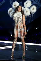 sarasampaio_victoriassecretfashionshow2017_33.c167fcf861cf5b1bac8f033fa0564a8f.jpg