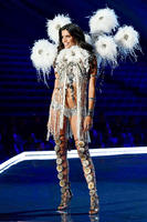sarasampaio_victoriassecretfashionshow2017_37.e72e3ca13bf9d141fe70f73580fd5ce6.jpg