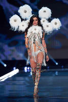 sarasampaio_victoriassecretfashionshow2017_42.b05cab90cf7b5be69abf0d9f888dd0c0.jpg