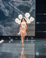 sarasampaio_victoriassecretfashionshow2017_44.fbb9e5abcd6ca80211962202a8db5621.jpg