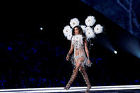 sarasampaio_victoriassecretfashionshow2017_74.7ad664220b54abe71aa340f37eec7729.jpg
