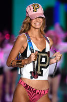 nadineleopold_victoriassecretfashionshow2017_33.b06f7cdd7e40dd9a0d9deae6bc6cda3b.jpg