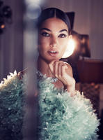 58147086_harpers_bazaar_arabia_december_2017_lily_aldridge_by_alexi_lubomirski_02.jpg