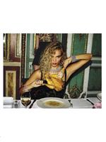 Vogue_Italia_Dicembre_2017_page_001.7e3f23e0b4964ab467d482c2036ae306.jpg