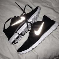ufi4qe_l_610x610_shoes_nike_running_shoes_black_leggings_nike_roshe_run_black_glow_tumblr_blog_black_white_fashion_style_nike_running_shoes_black_shoes_nike_shoes_reflective_nike_free_run_5_0_noir.jpg
