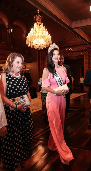 yil_1_2015_missuniversemeetsthepresidentofthephilippines_c46i1544.jpg