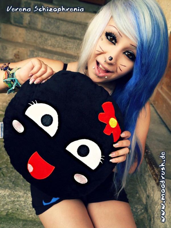 verena_schizophrenia_cute_scene_girl_meme_smiley_rage_face_kissen_pillow.jpg